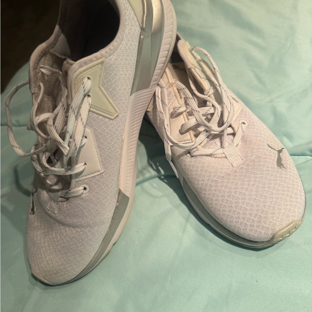Puma Women's White and Gray Sneakers